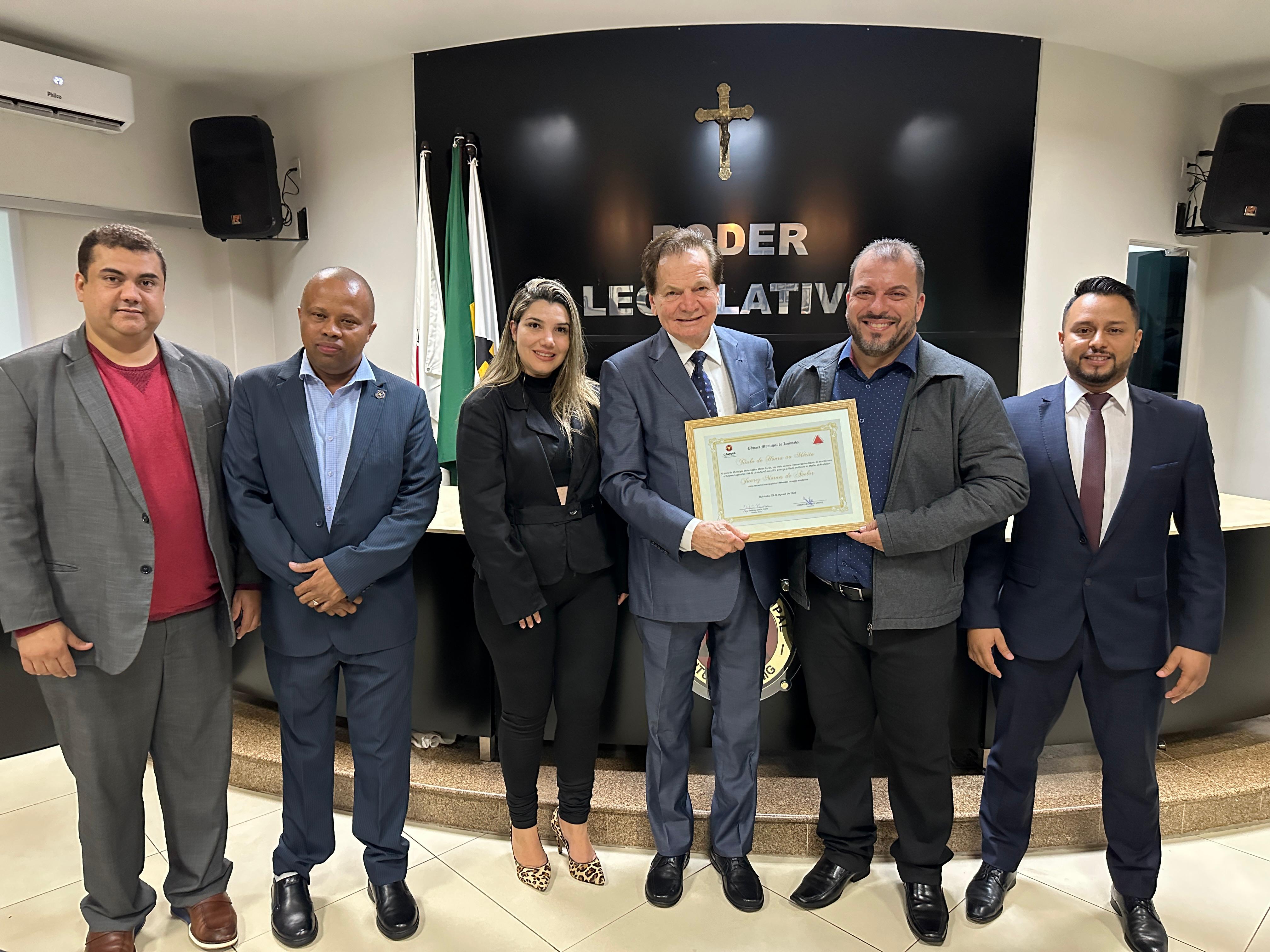 Câmara Municipal de Ituiutaba homenageia Dr. Juarez Avelar com título de Honra ao Mérito em emocionante cerimônia