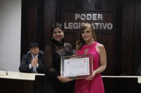 Musicista Leíse Garcia Sanches Muniz recebe Titulo de Cidadania Honorária.