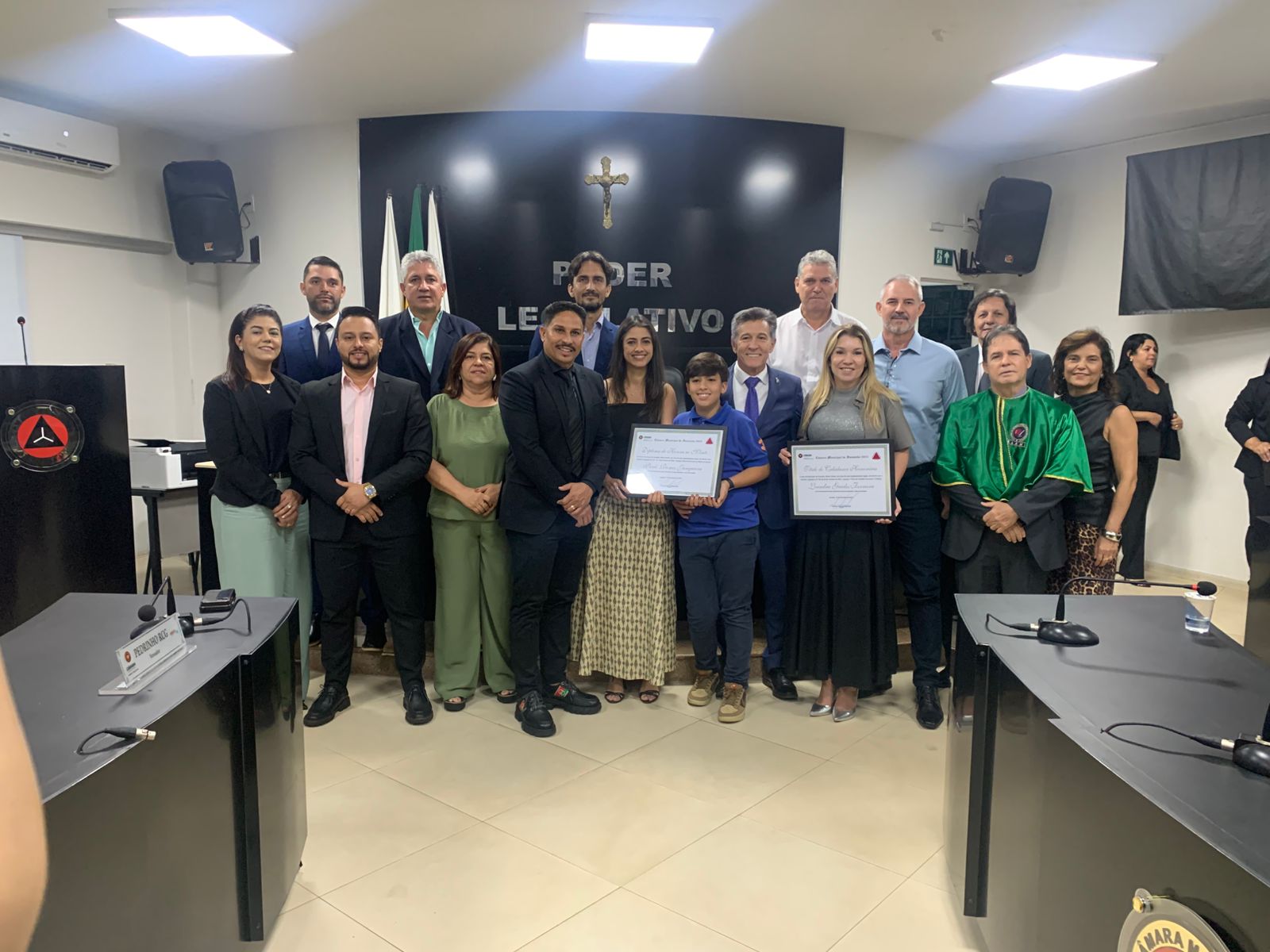 Prefeita Leandra Guedes e empresário Paulo Romes recebem homenagens em Ituiutaba